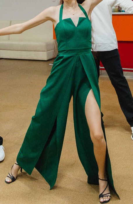 Вишуканий святковий елегантний  комбінзон