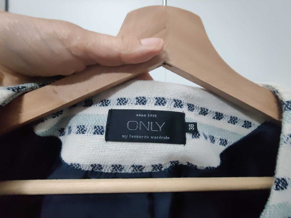 Blazer Only branco e azul