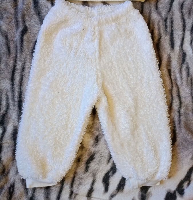 Białe misiowe spodnie dresowe