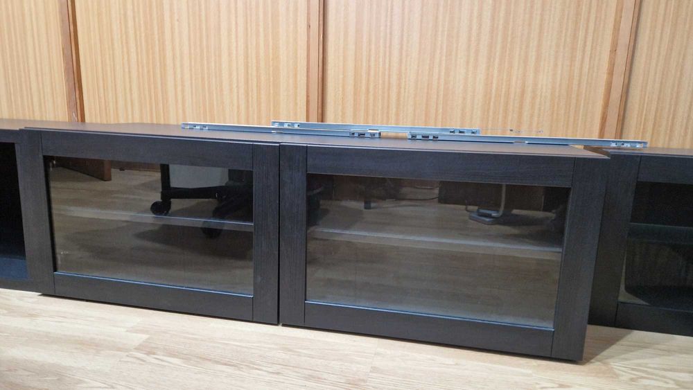 Módulos estante com portas de vidro