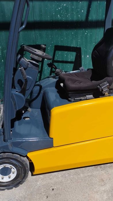 Empilhador eléctrico Jungheinrich EFG-DF16L de 1600 kg (2555)