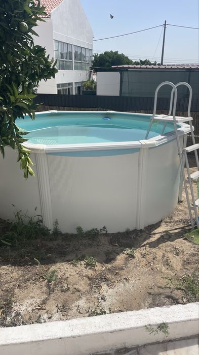 Piscina com estruta em aco