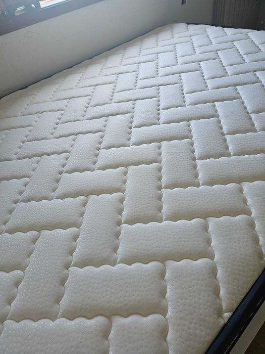 Cama 140×200 + estrado + colchão