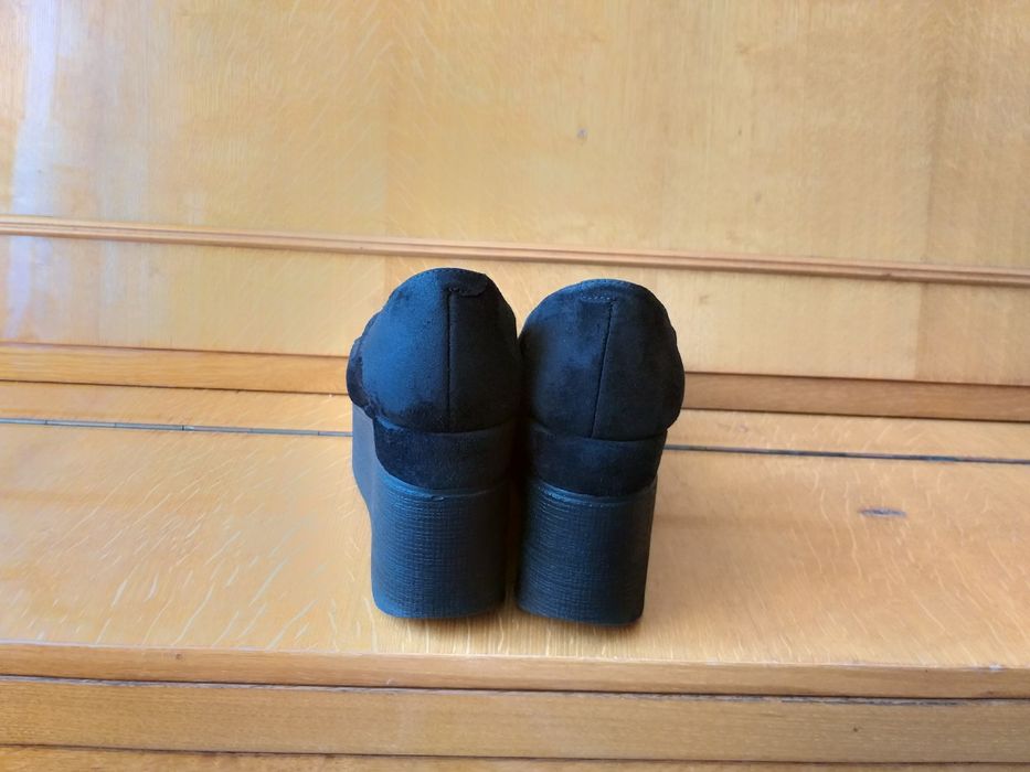 Шкіряні туфлі на високій платформі