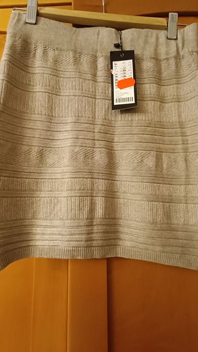 Spódnica Amisu nowa