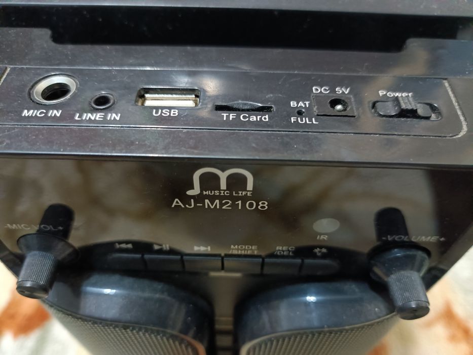 Coluna de bluetooth profissional com usb e aux e entrada de microfone - Entrada USB NÃO FUNCIONA, apenas para usar por AUX ou Microfone
