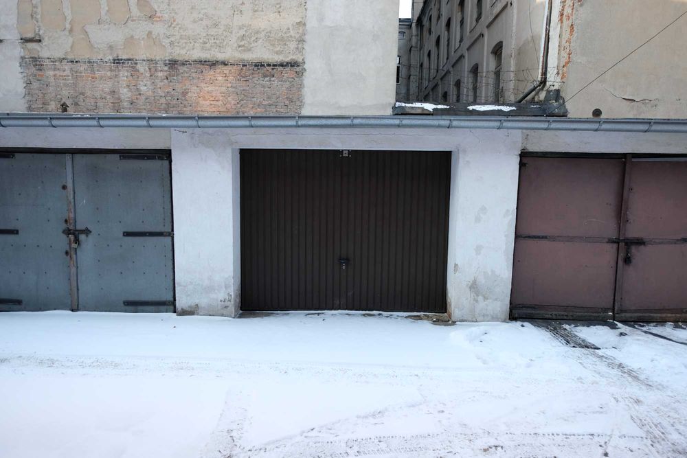 Garaż ul. Wschodnia 41 na zamykanym podwórku