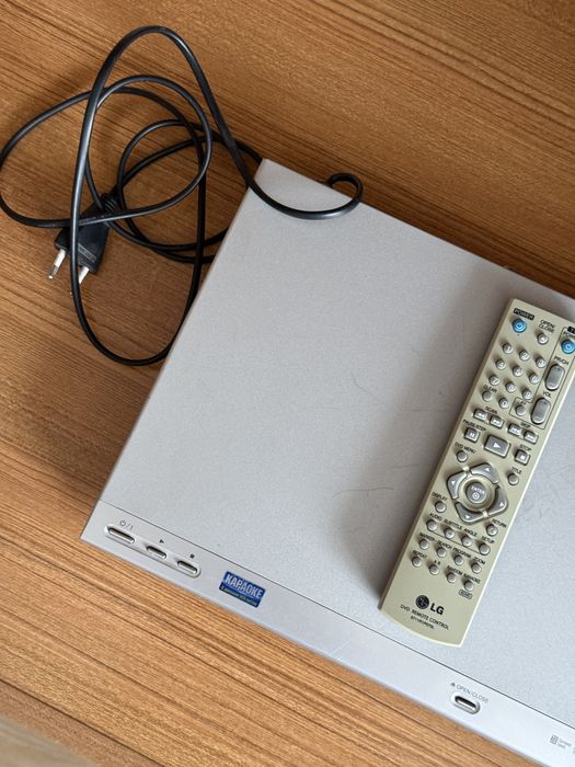 Продам DVD-програвач LG DKE574XB