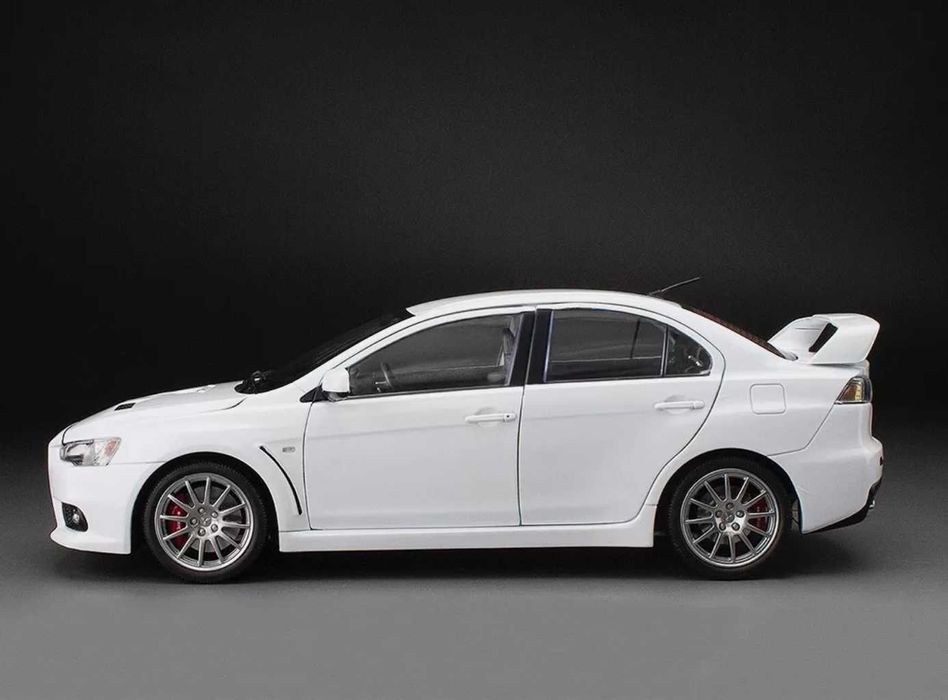 1:18 Mitsubishi Lancer EVO X branco (NOVO)