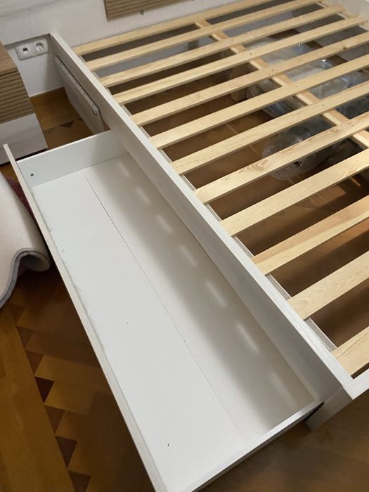 Cama casal (150 x 190cm) com gaveta e cabeceira