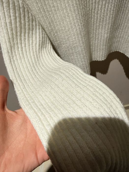 Кофточка з м’якої тканини, приємної до тіла.