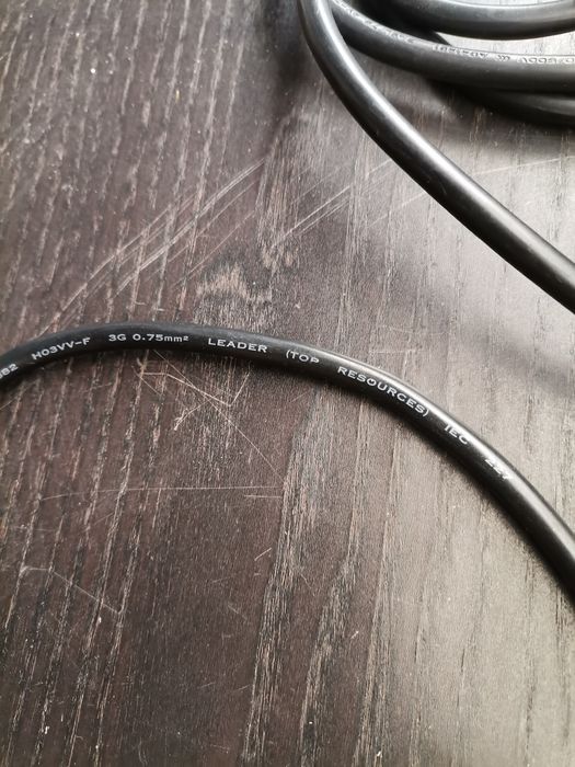 Cabos eléctricos para equipamentos de som.