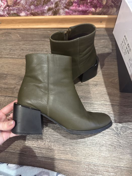 Жіночі сапожки, ботинки, взуття розмір 37 кожа