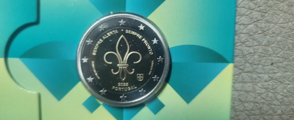 Moeda 2€ proof 2025 comemorativa,  alusiva ao movimento escoteiro.