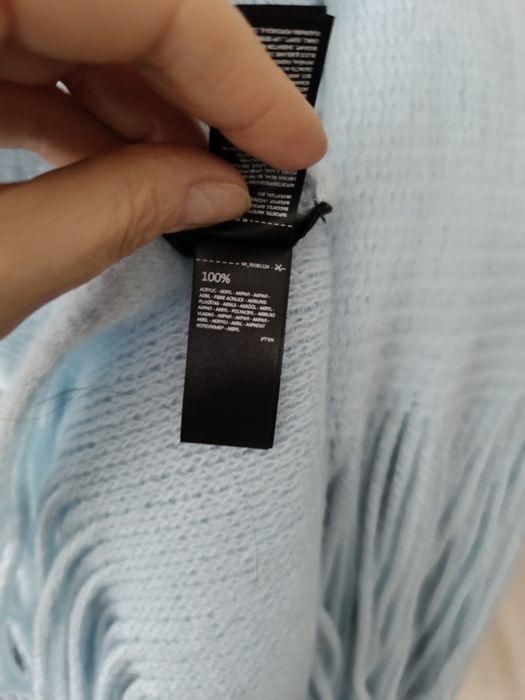 Reserved szal szalik jasnoniebieski z frędzlami