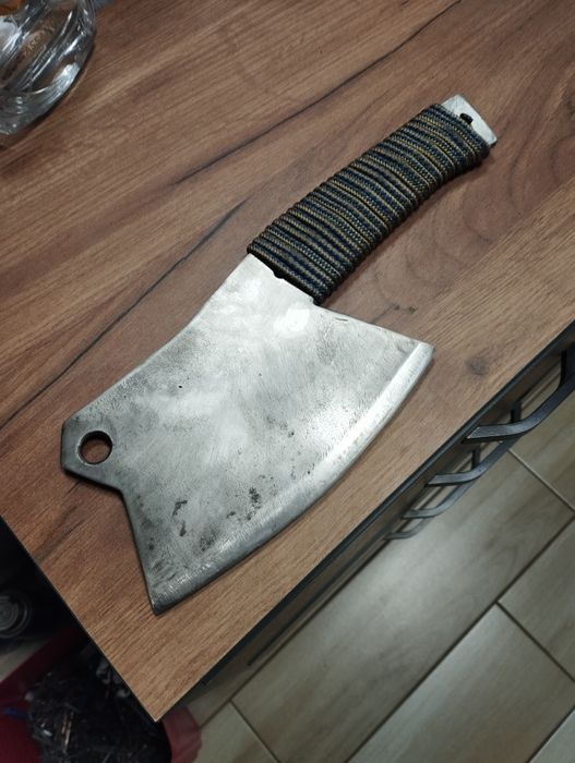 Сокира.           .