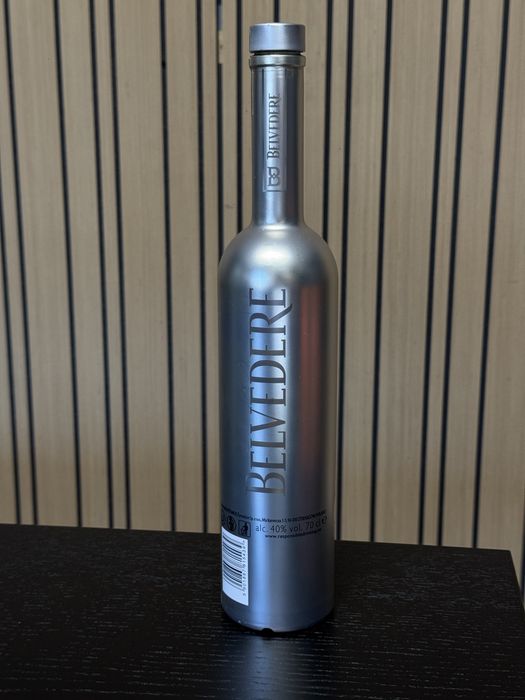 Garrafa vazia de vodka Belvedere Chorne Edition