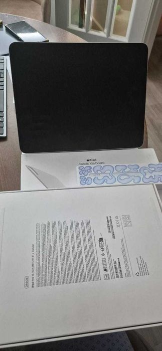 iPad Pro 13 M4 (2024) Wi-Fi + 256GB + Magic Keyboard + Apple Pencil Pro — Como Novo
