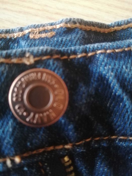 Spodnie jeans z rozdarciami