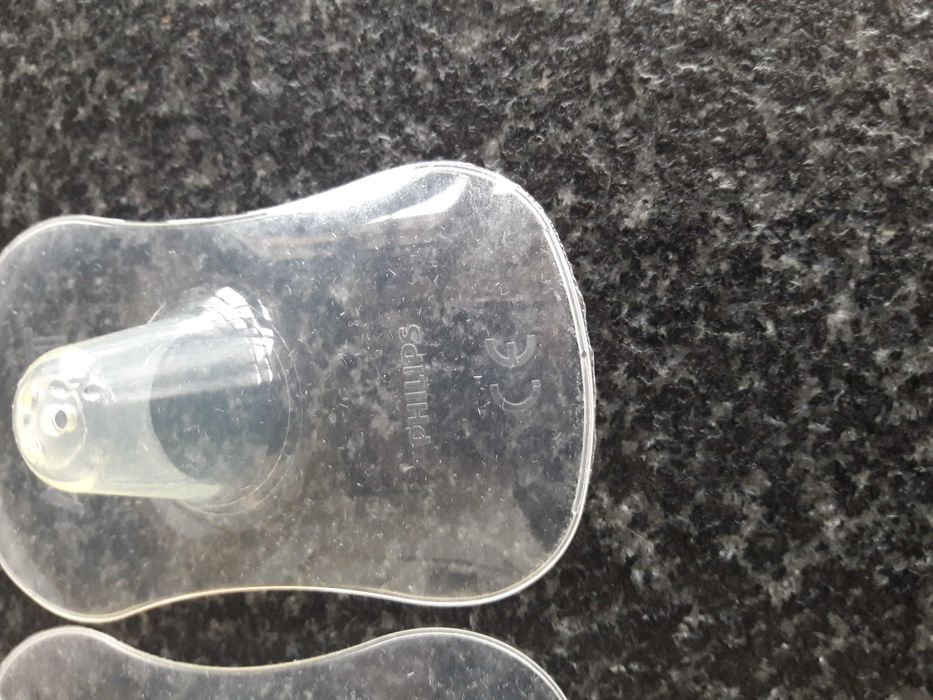 nakładki AVENT na sutki osłonki do karmienia