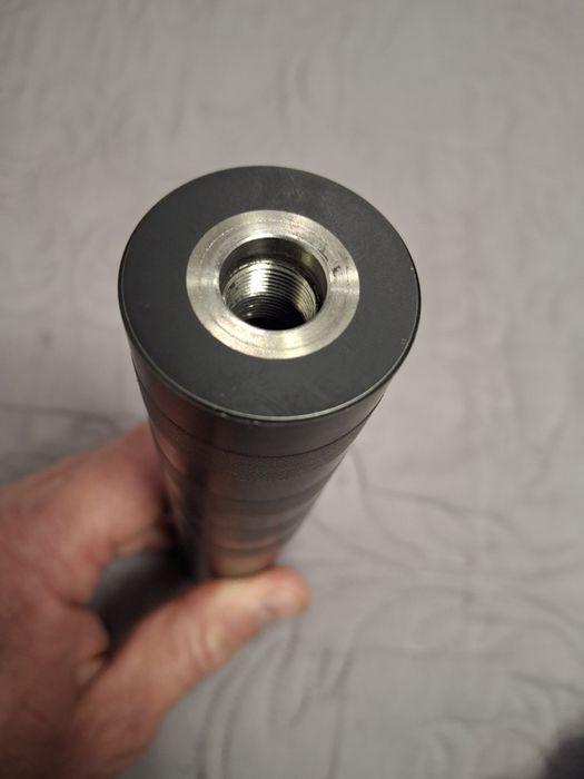 Продам глушитель  винтовки АР 15