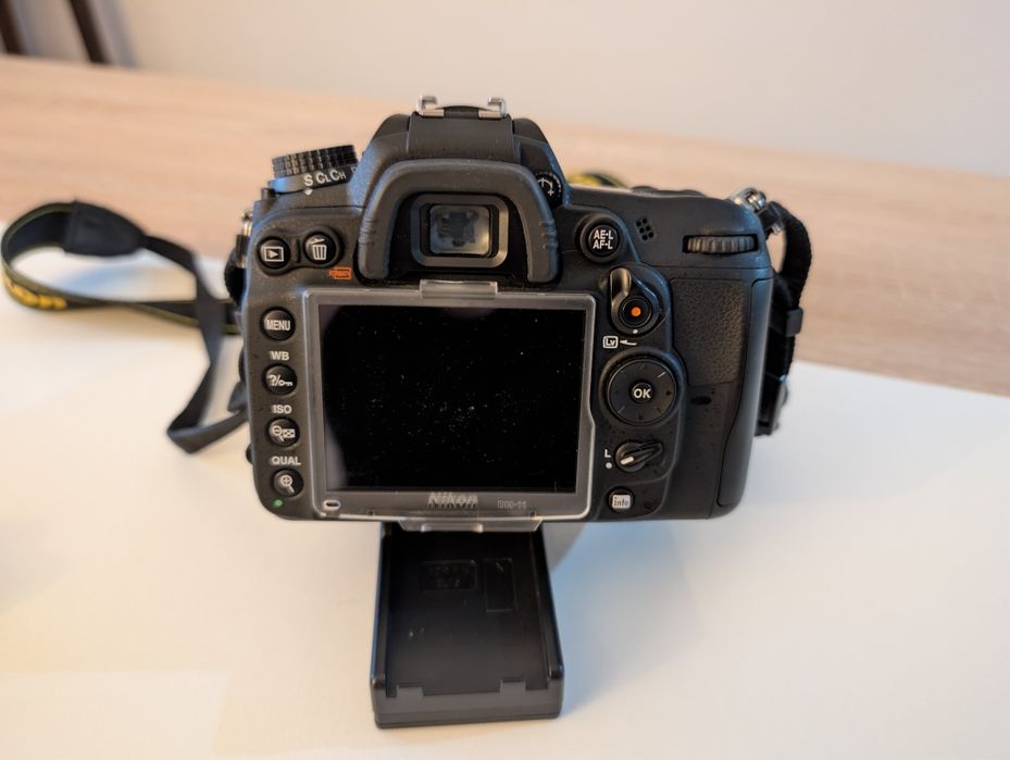 Nikon D7000 com duas lentes e kit básico