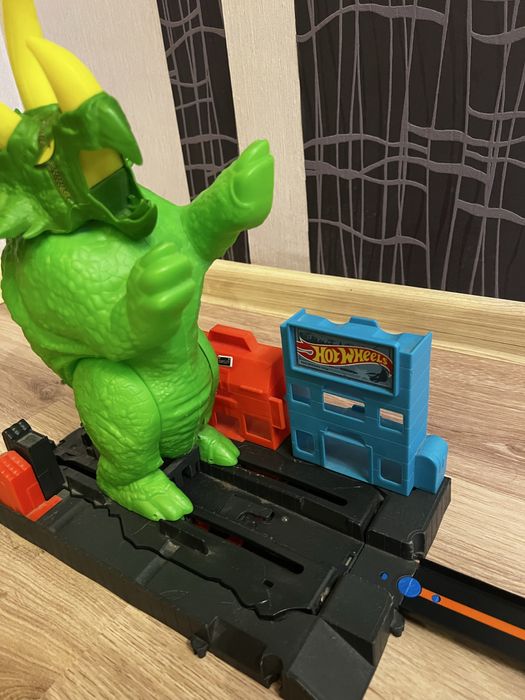 Трек Хот Вілс Трицератопс