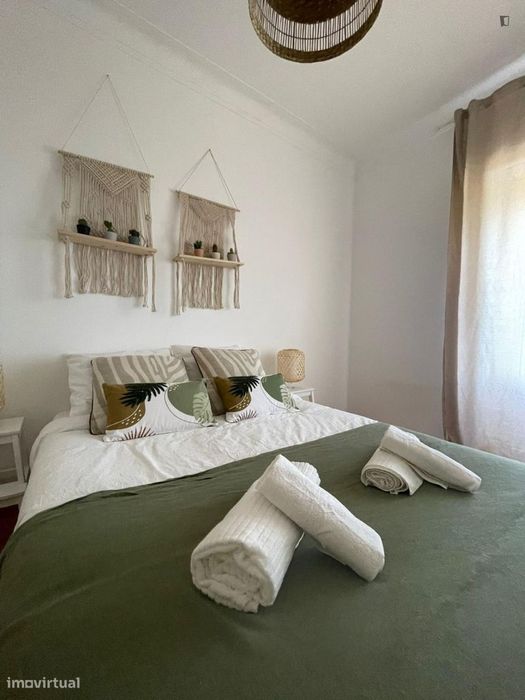 Quarto - localizado em Xabregas Lisbon