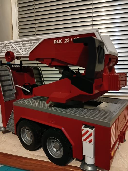 Велика пожежна машина Bruder