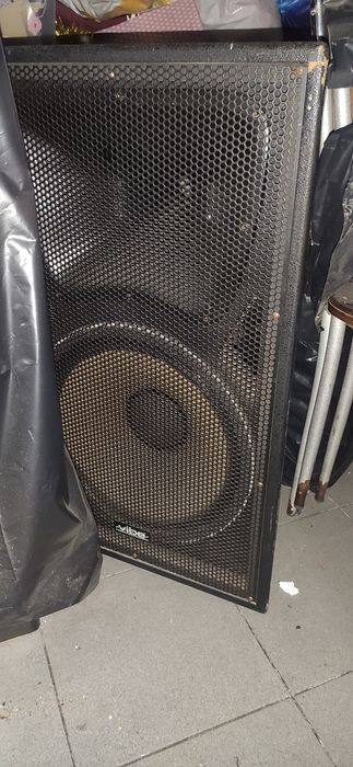 Vendo Amplificador bheringer 1800wts + 2 colunas passivas 600wts cada