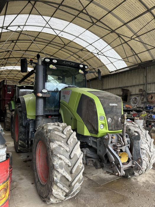 Trator Claas Axion 810