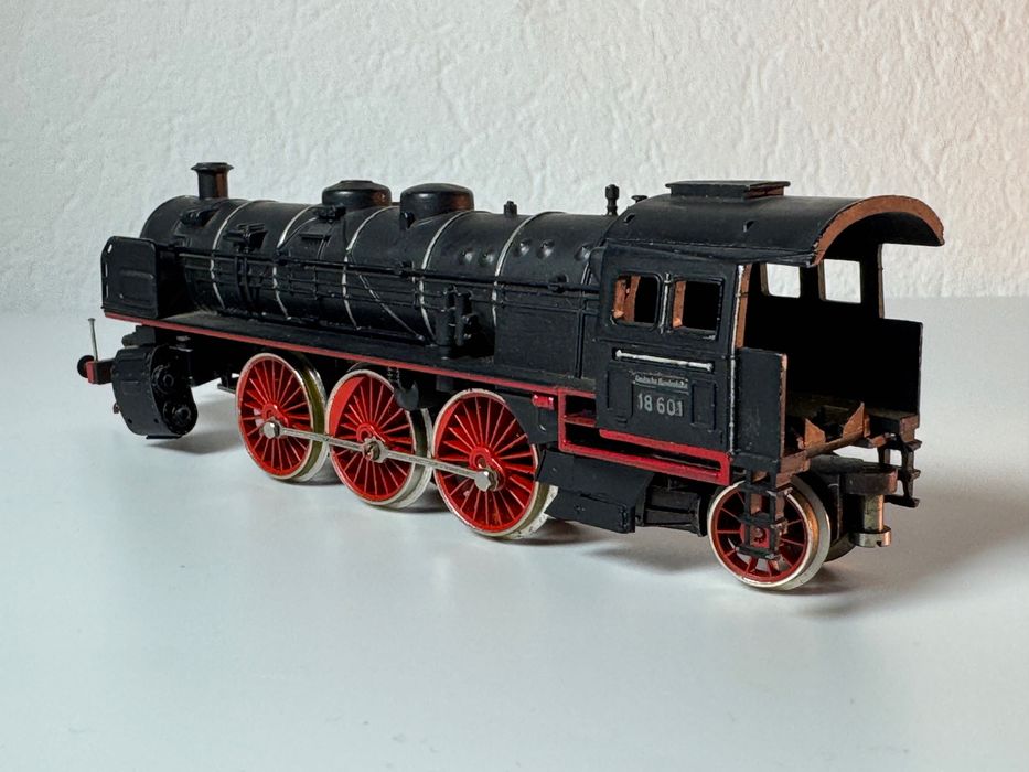 Паровоз Trix Express International BR 18 601 (H0): 2 800 грн
