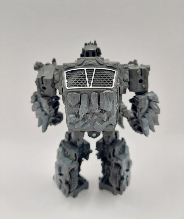 Transformers Legacy United Deluxe Class Magneous