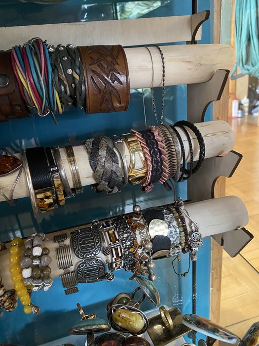 Stojak na bransoletki, ekspozytor na biżuterie, drewniany