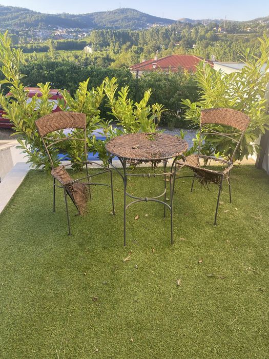 Mesa e 2 cadeiras de jardim para restauro