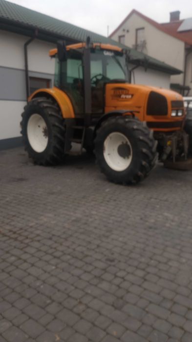 Ciągnik rolniczy Renault Ares 816