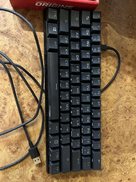 Продам  игровую клавиатуру  HYPERX ALLOY ORIGINS 60
