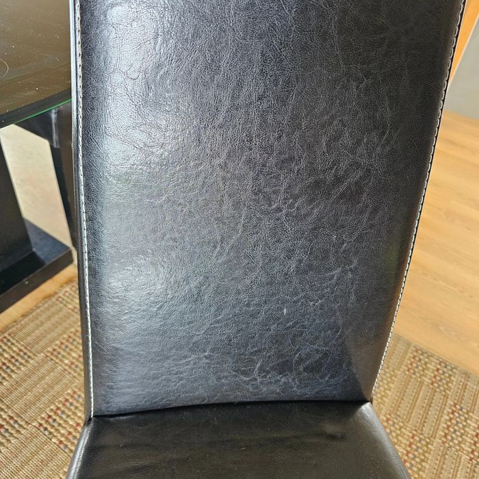 Mesa de Jantar em Vidro e 6 Cadeiras em Pele