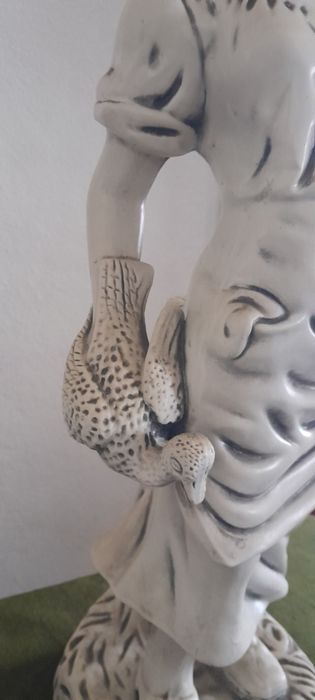 Large Female Statue425520923359334402