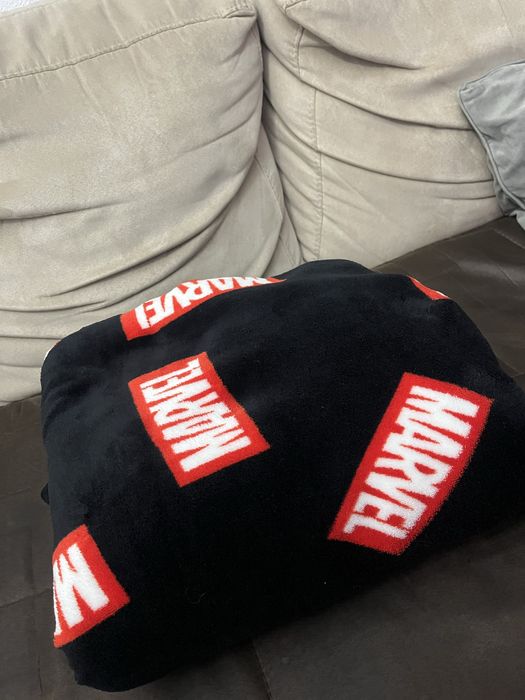 Manta Marvel com Capuz