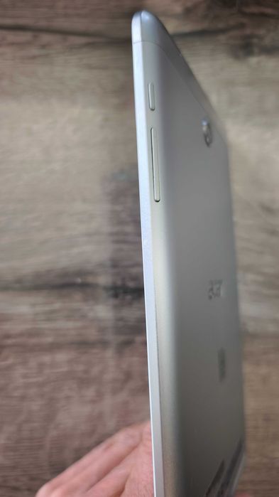 Планшет  acer iconia tab 8