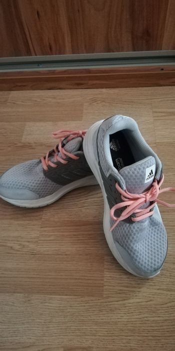 Damskie adidasy rozmiar 37i1/3 długość wkładki 24cm