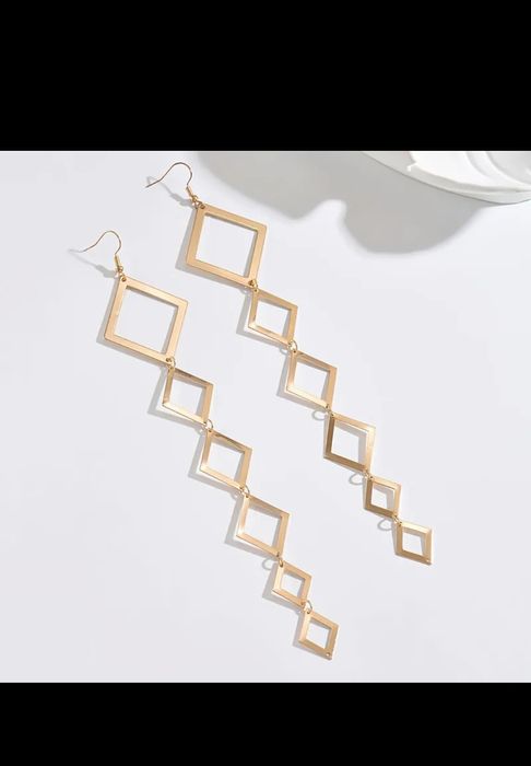 Długie złote kolczyki