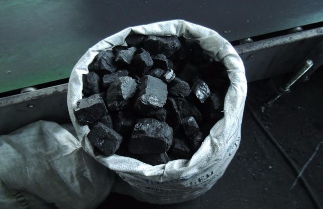 Уголь для котлов и печей Антрацит от 600 м/тонна, мешки 25,50 кг