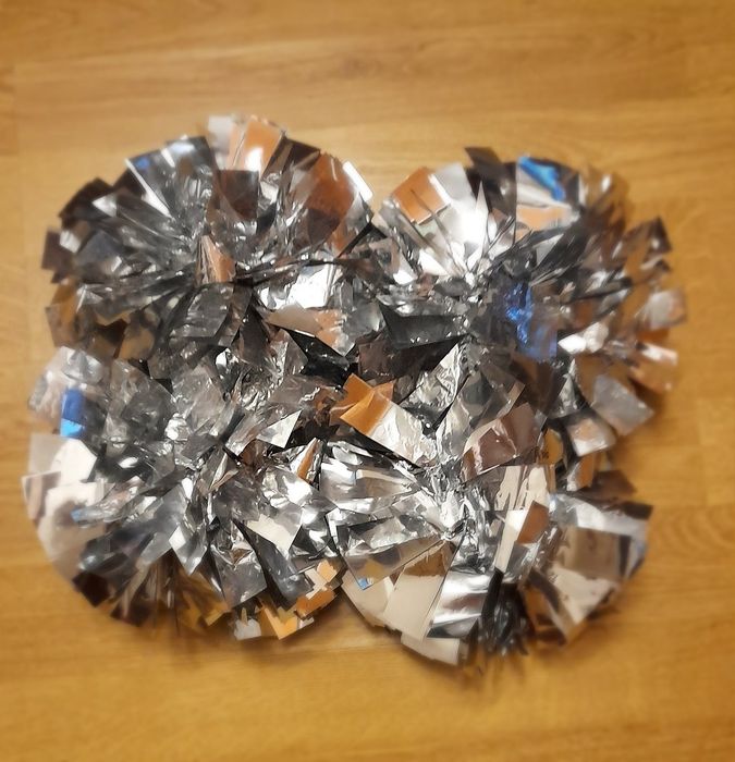 Помпони для черліденгу