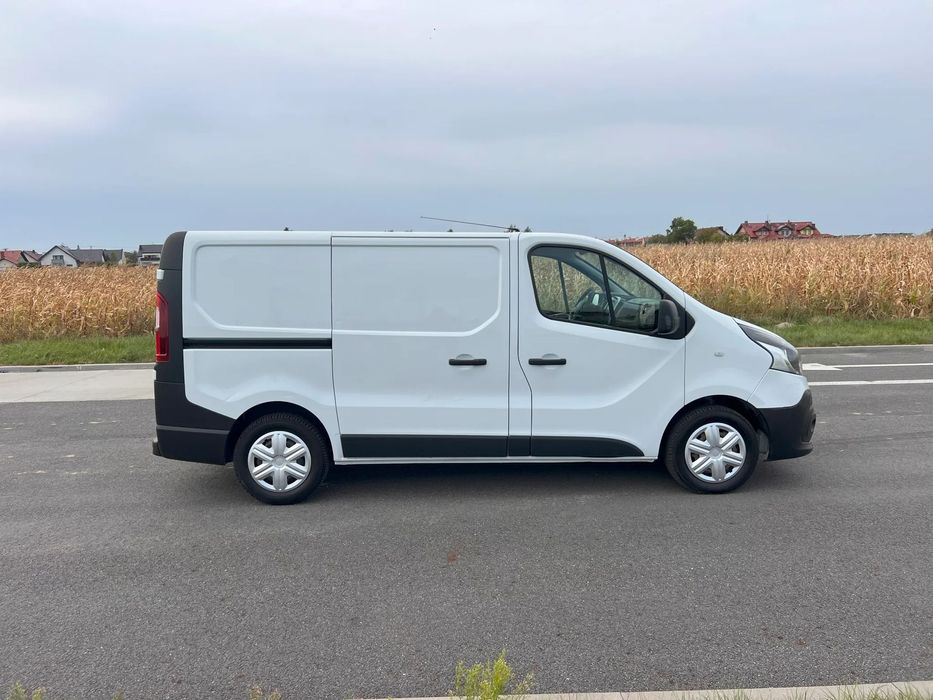 Renault Trafic Renault Trafic 1.6 dCi 120 KM • Stan bardzo dobry  • Hak
