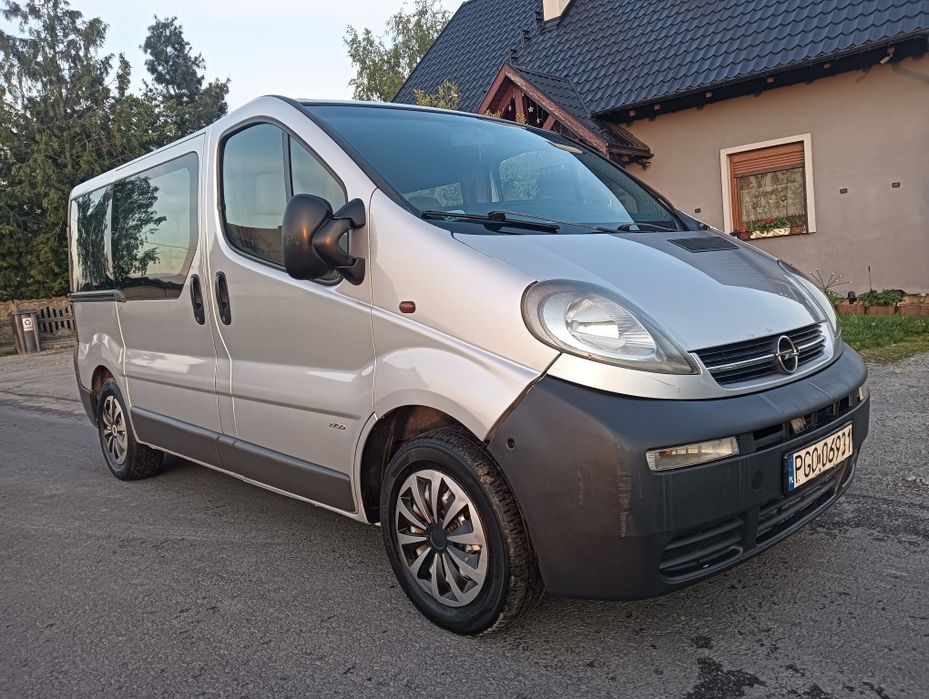 Opel Vivaro 1.9 2001r oszklony 6-osobowy