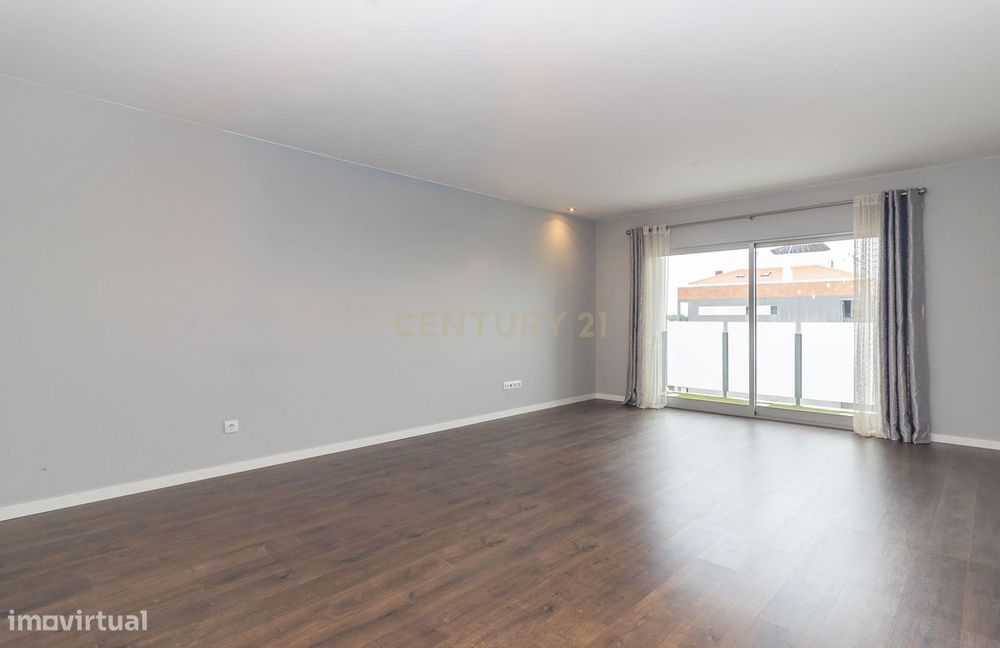 Apartamento T3 para Arrendamento - Vale de Milhaços, Corroios
