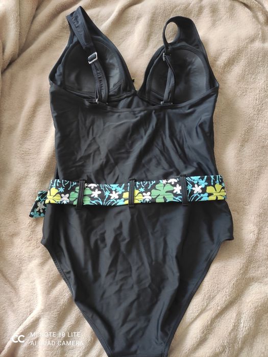 Суцільний купальник