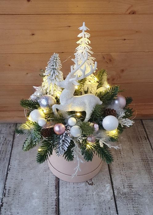 Stroik świąteczny na stół, renifer, róż, oświetlenie, Boże Narodzenie